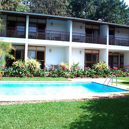 Hotel Le Garni Кигали Экстерьер фото